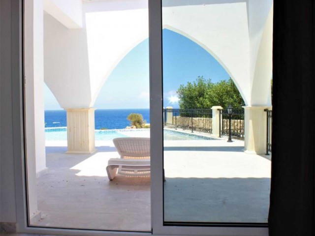 For sale villa with private pool sea view 