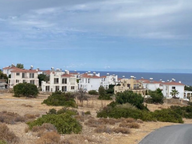 VILLA ZU VERKAUFEN MIT BERG- UND MEERBLICK IN KARŞIYAKA, KYRENIA