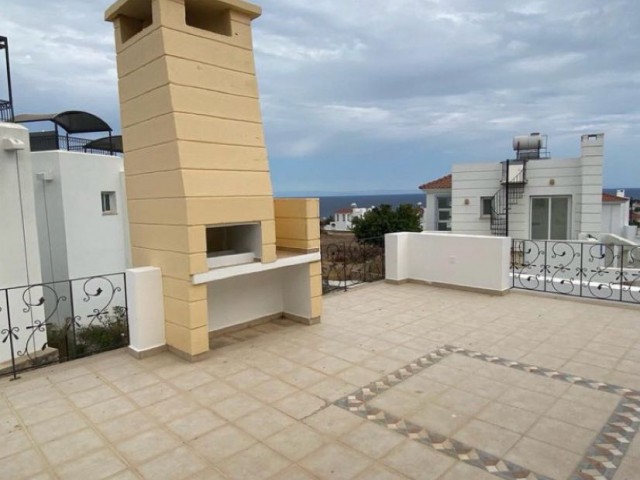 VILLA ZU VERKAUFEN MIT BERG- UND MEERBLICK IN KARŞIYAKA, KYRENIA