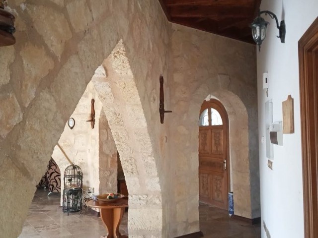 خانه سنگی 4+1 برای فروش در کرشییاکا، گیرنه
