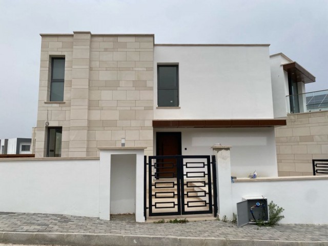 4+1 VILLA ZUM VERKAUF IM KYRENIA-ZENTRUM