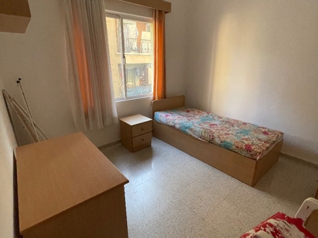 GÜNSTIGE 2+1-WOHNUNG ZU MIETEN IN FAMAGUSTA, 5 GEHMINUTEN ZUR EMU❕❕ VERFÜGBAR MITTE JUNI❕❕