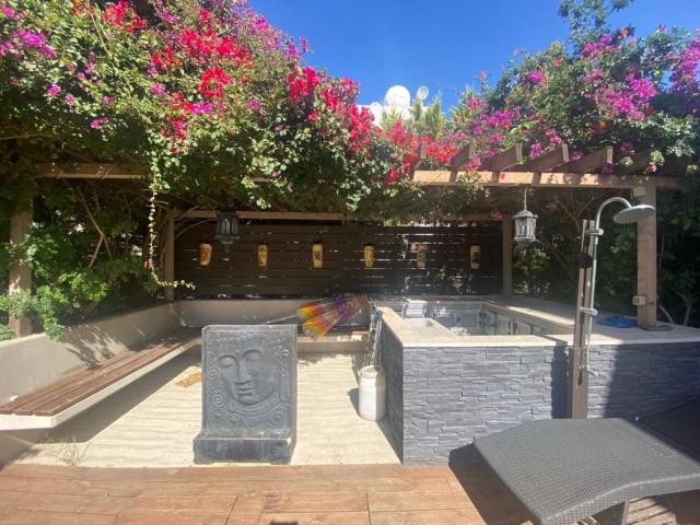 VILLA MIT POOL ZU VERKAUFEN IN GIRNE KARAOĞLAN