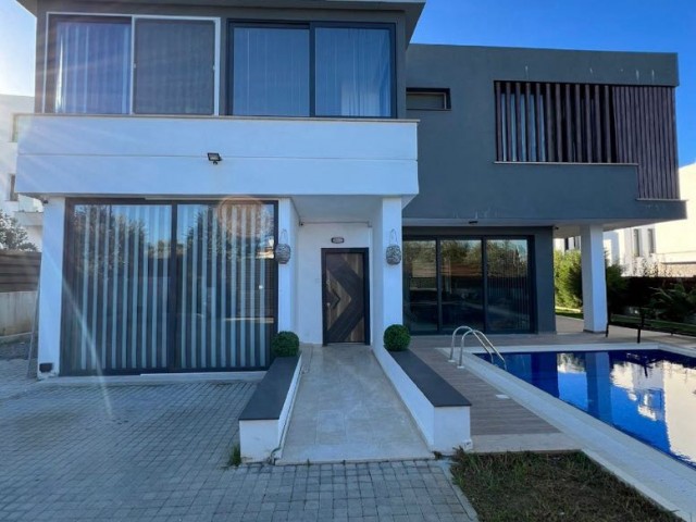 5+1 VILLA IN GIRNE OZANKÖY