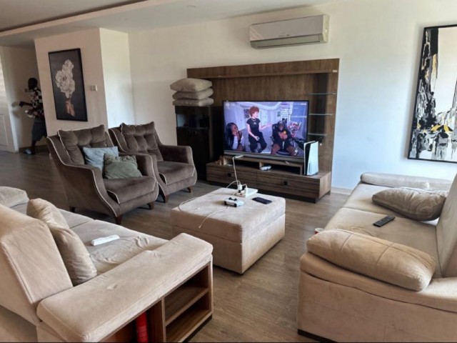 4+1 FOR SALE IN KYRENIA CENTER WITHIN THE SITE