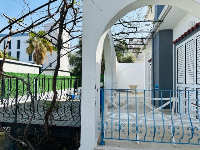 2+1 VILLA ZU VERMIETEN IM KYRENIA CENTER