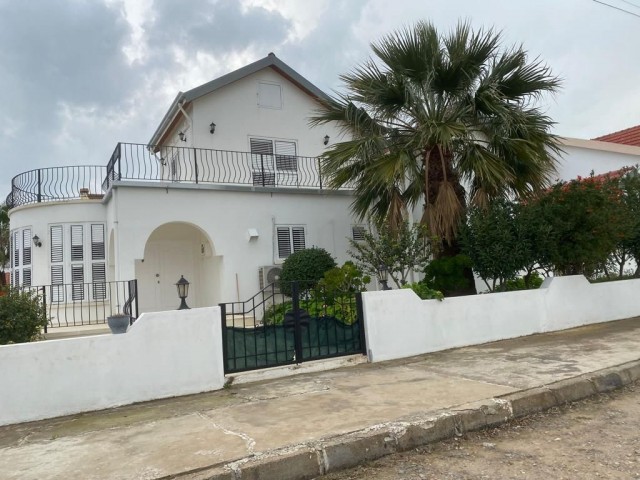 Famagusta Yeniboğaziçi 3+1 Villa zur Miete