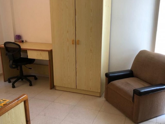 2+1 WOHNUNG ZU VERMIETEN IM ZENTRUM VON GAZİMAĞUSA