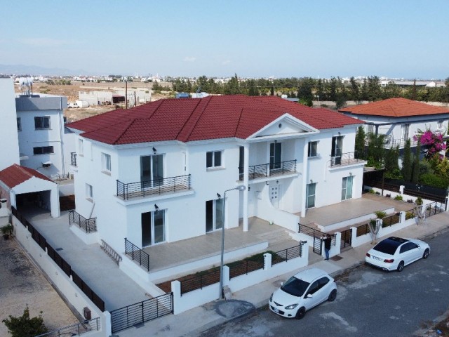 FAMAGUSTA MUTLUYAKA MÖBLIERTE 4+1 VILLA ZU VERKAUFEN