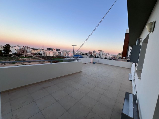 GAZİMAĞUSA SAKARYA SATILIK EŞYASIZ 2+1 PENTHOUSE