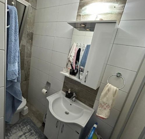 UNMÖBLIERTE 3+1 WOHNUNG IM KYRENIA CENTER ZU VERKAUFEN