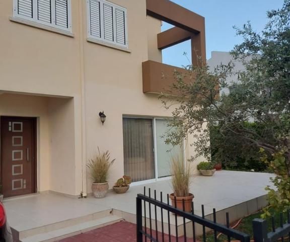 MÖBLIERTE 3+1 DUPLEXVILLA ZUM VERKAUF IN FAMAGUSTA TUZLA