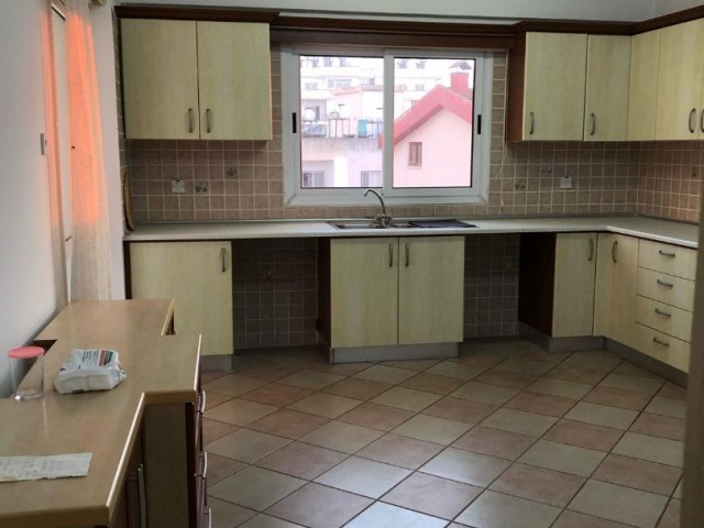 FAMAGUSTA BAYKAL SEMI FURNISHED 3+1 FLAT FOR RENT