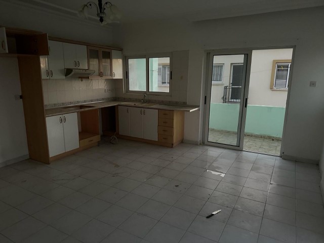 GAZİMAĞUSA GÜLSEREN SATILIK  EŞYASIZ 2+1 PENTHOUSE