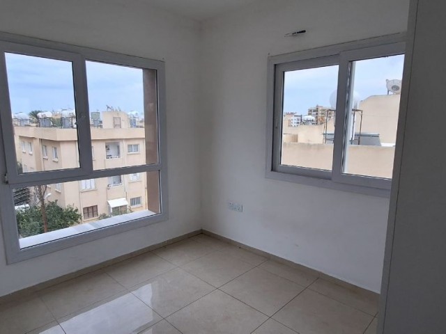 UNMÖBLIERTE 2+1 WOHNUNG ZUM VERKAUF IN FAMAGUSTA ÇANAKKALE