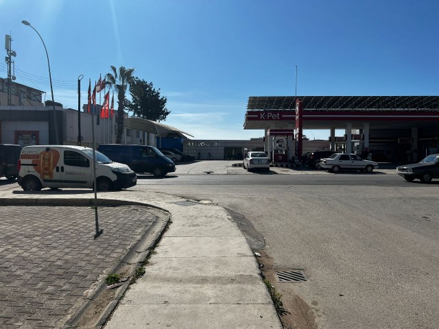 FAMAGUSTA LARNACA ROAD UNMÖBLIERTES GESCHÄFT ZU VERMIETEN