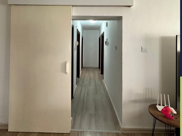 GAZİMAĞUSA TEKANT SATILIK EŞYALI 3+1 DAİRE