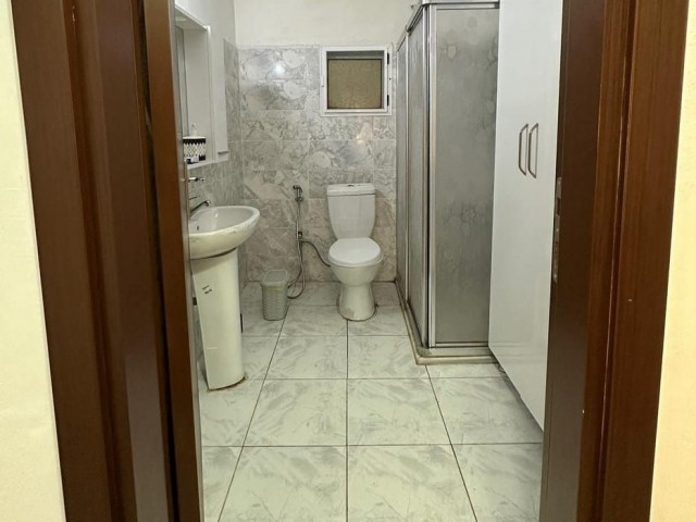 GAZİMAĞUSA TEKANT SATILIK EŞYALI 3+1 DAİRE