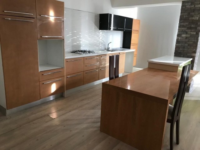 GAZİMAĞUSA SALAMİS CADDESİ ÜZERİNDE SATILIK EŞYALI 3+1 DAİRE 