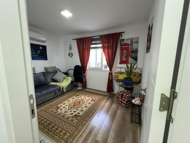 GAZİMAĞUSA ÇANAKKALE SATILIK   AYRI MUTFAKLI  BEYAZ EŞYALI  3+1 DAİRE 