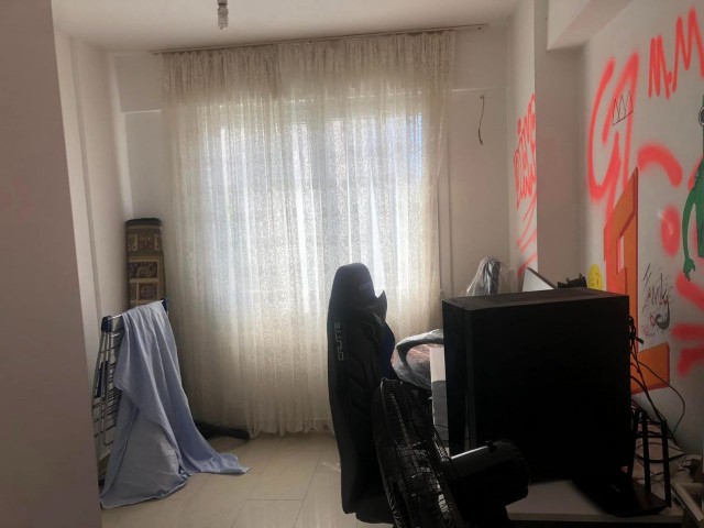 GİRNE MERKEZ  SATILIK EŞYASIZ 2+1 DAİRE 