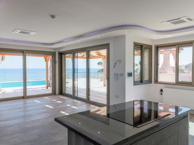 Ultra lux villa for sale on the beach ** 