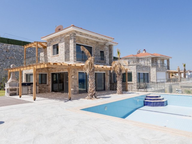 Villa direkt am Meer zu verkaufen