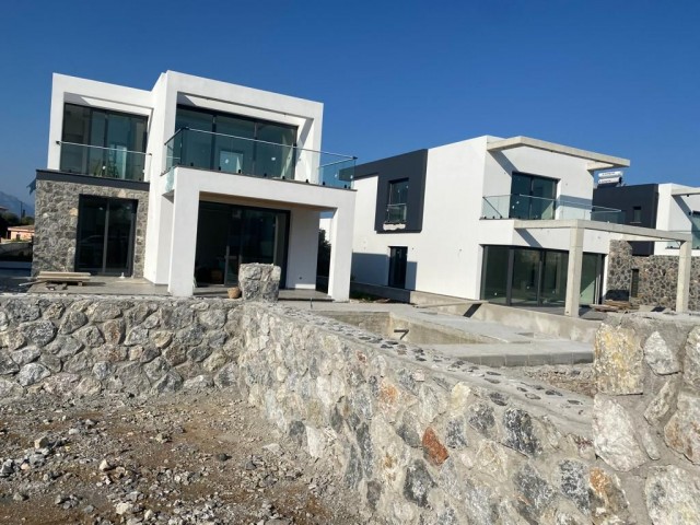 4+1 Villa mit Pool zum Verkauf in Çatalköy