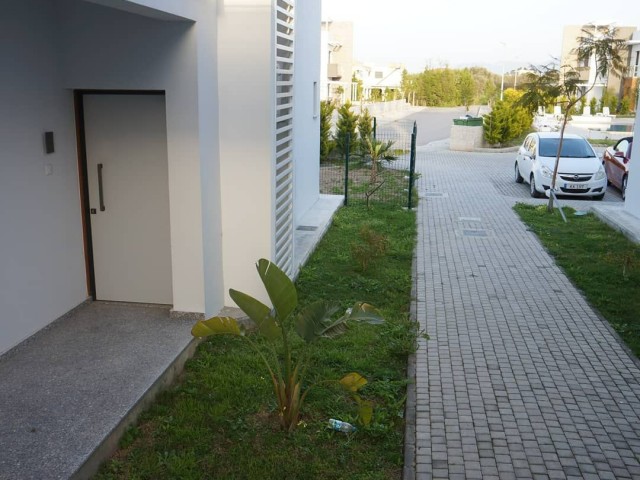 2+1 Apartment for Rent in a Complex with Pool Ozankoy 