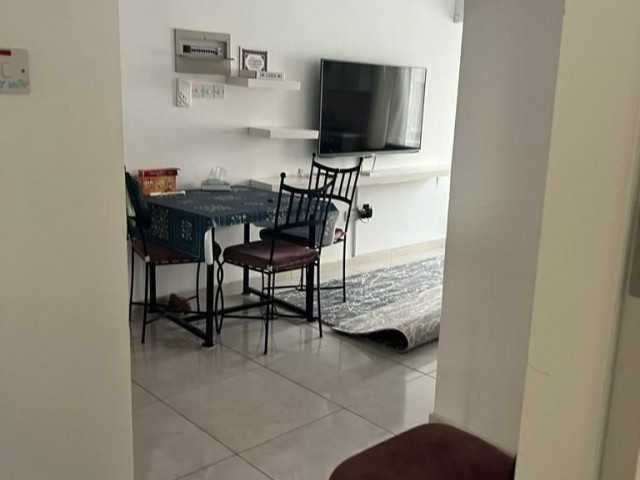 2+1 voll möblierte Wohnung zum Verkauf im Kyrenia Center