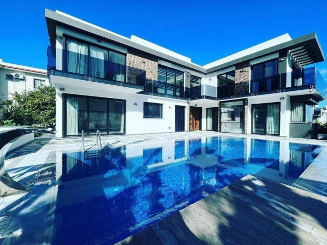 ULTRA-LUXUS-VILLA MIT 4+1 4 ZIMMERN ENSUITE JACUZZI PRIVATER POOL ZENTRALHEIZUNG HOCHWERTIGE QUALITÄT UND MODERNE ARCHITEKTUR IN GİRNE ALSANCAK. . .  