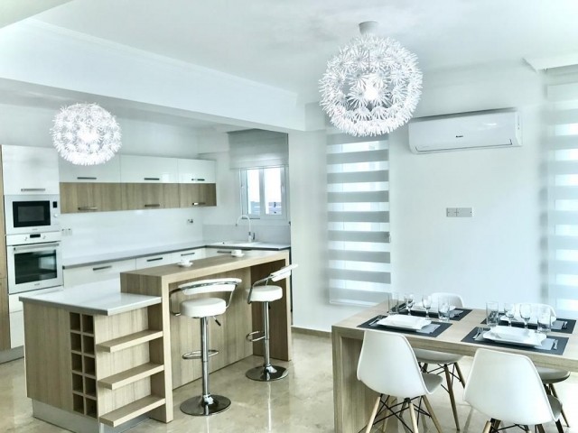 3+1 VOLL MÖBLIERTE LUXUS-VILLA MIT PRIVATEM POOL UND PARKPLATZ FÜR TÄGLICHE ODER MONATLICHE MIETE IN ALSANCAK. 