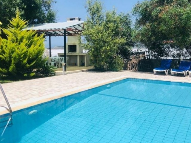 3+1 VILLA WITH PRIVATE POOL AND GARDEN FOR DAILY OR MONTHLY RENT IN ALSANCAK. . 