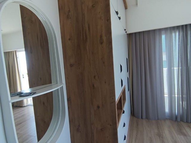 AKTUALISIEREN!! 2+1 ZERO PENTHOUSE APARTMENT IM ZENTRUM VON KYRENIA IST MIT SEINEM SPEZIELLEN DESIGN-KAMIN EINEN BESUCH WERT.