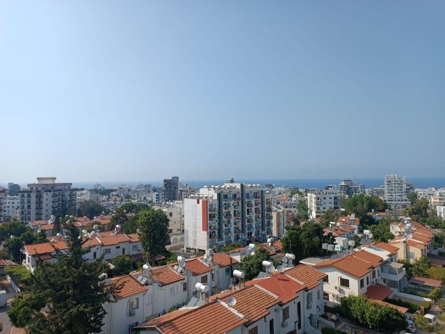 LUXURIÖSES PENTHOUSE IM HERZEN VON KYRENIA, WO SIE MIT DEM KOMFORT EINES HOTELS LEBEN KÖNNEN...