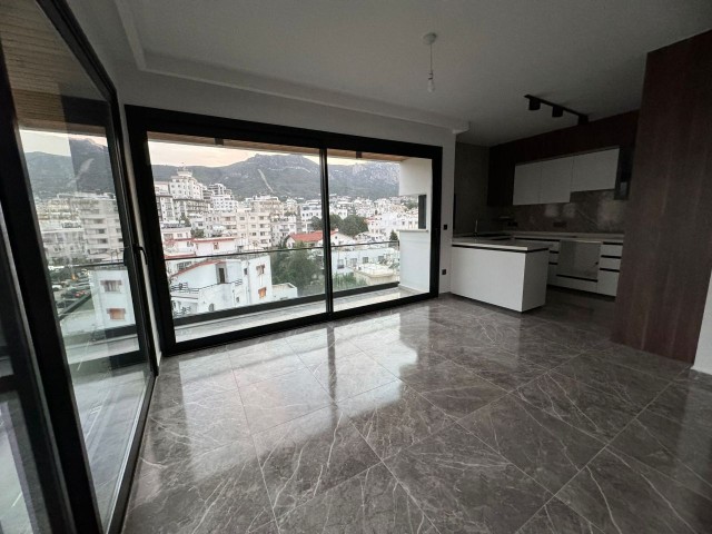 2+1-Wohnung im Zentrum von Kyrenia, die sich durch hochwertige Verarbeitung auszeichnet!!
