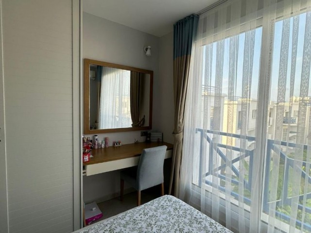 2+1 WOHNUNG ZU VERMIETEN IN EINEM GRUNDSTÜCK MIT POOL IN ALSANCAK GIRNE ... MIT ATEMBERAUBENDEM MEER- UND BERGBLICK