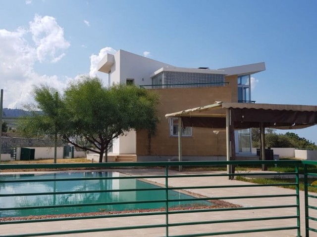 GİRNE Ozanköy-Bellapais Region, 2+1 Villa mit privatem Pool