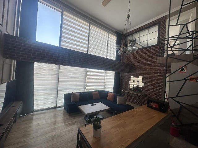 PRIVILEGIERTE LEBENSMÖGLICHKEIT IN 2+1 DUPLEX-LOFT-WOHNUNG IM KYRENIA CENTER!!