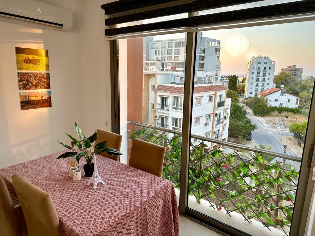 GİRNE MERKEZDE, KAR MARKET CİVARI FUL EŞYALI 2+1 DAİRE