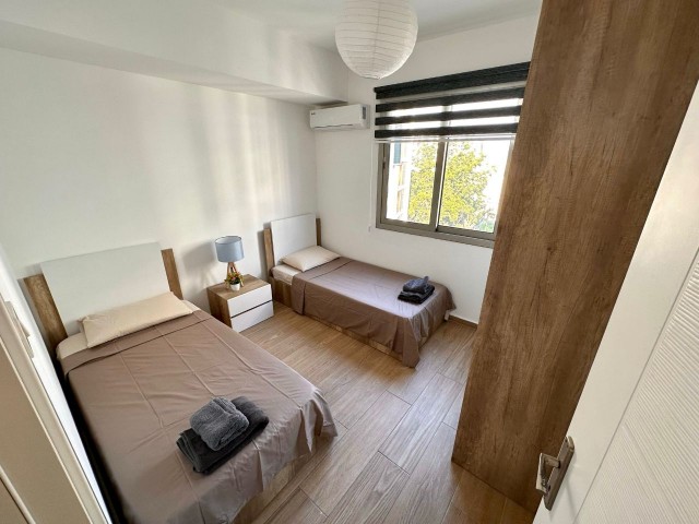 GİRNE MERKEZDE, KAR MARKET CİVARI FUL EŞYALI 2+1 DAİRE