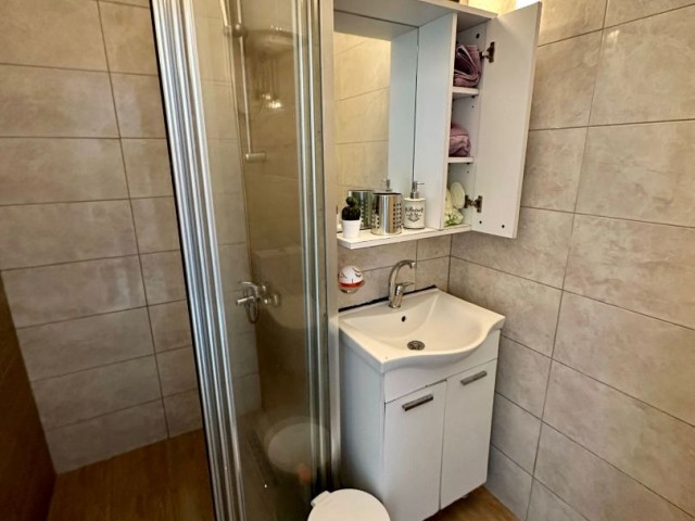 GİRNE MERKEZDE, KAR MARKET CİVARI FUL EŞYALI 2+1 DAİRE