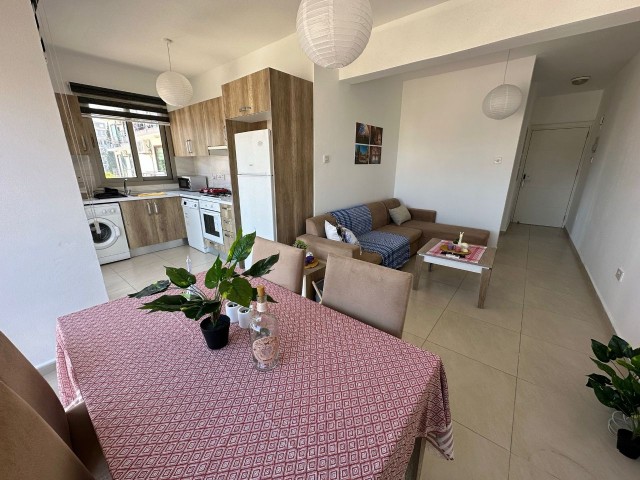 GİRNE MERKEZDE, KAR MARKET CİVARI FUL EŞYALI 2+1 DAİRE