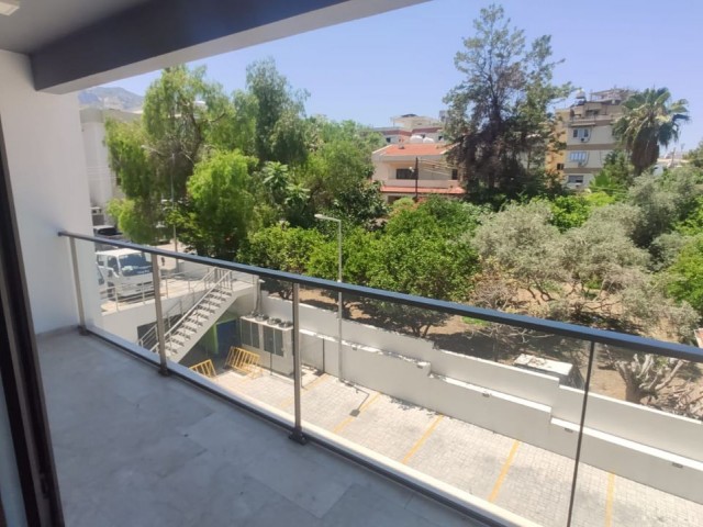 2+1 WOHNUNG IM ZENTRUM VON KYRENIA ** 