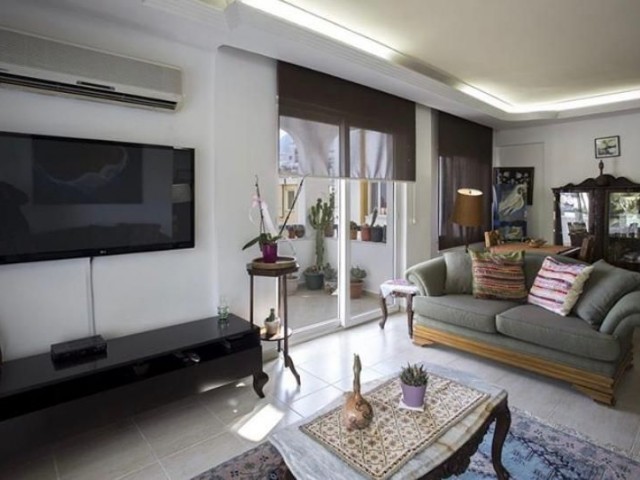 3+1 flat for sale in Nusmar market area in the center of Kyrenia