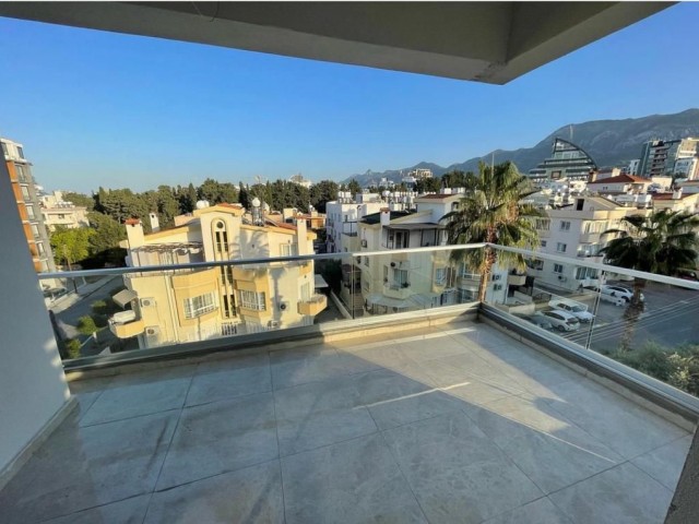 2+1 flat for sale in the center of Kyrenia