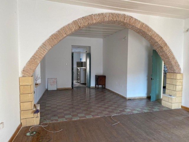 3+1 flat+shop in Girne Bazaar