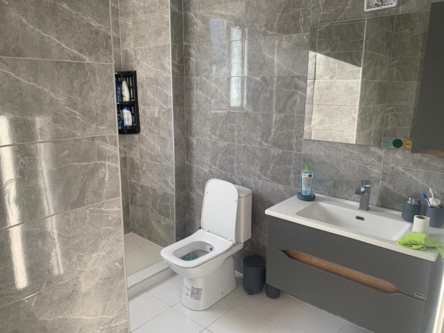 Girne merkezde dağ ve deniz manzaralı 3+1 lux penthouse