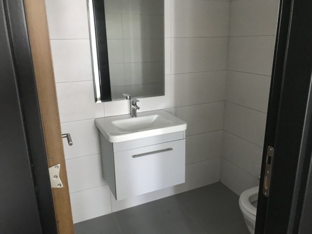 Kyrenia Zentrum 2 + 1 Wohnung ** 