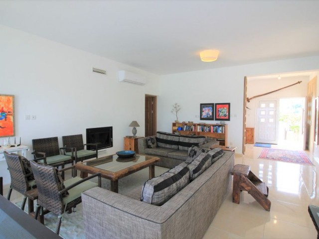 Girne Esentepe Denize Sıfır 3+1 Villa